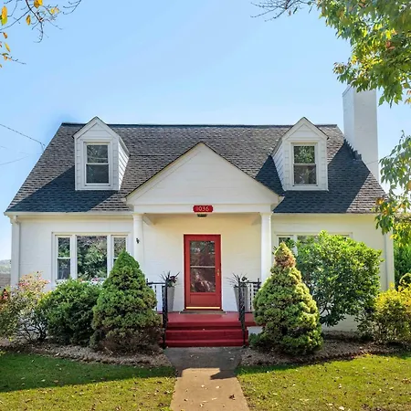 Charming Cape Cod Home In Heart Of Charlottesville